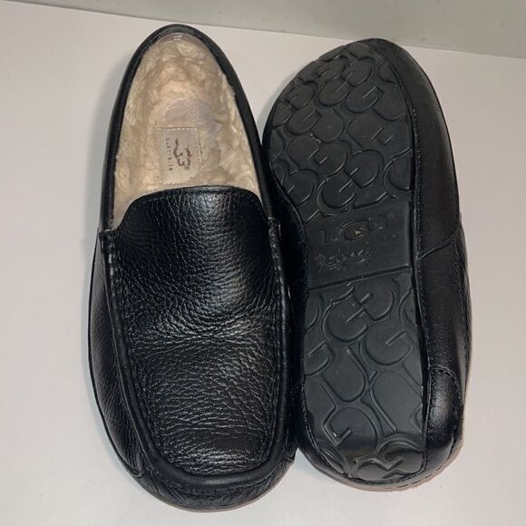 UGG black leather loafers with genuine sheepskin lining. - Picture 3 of 5